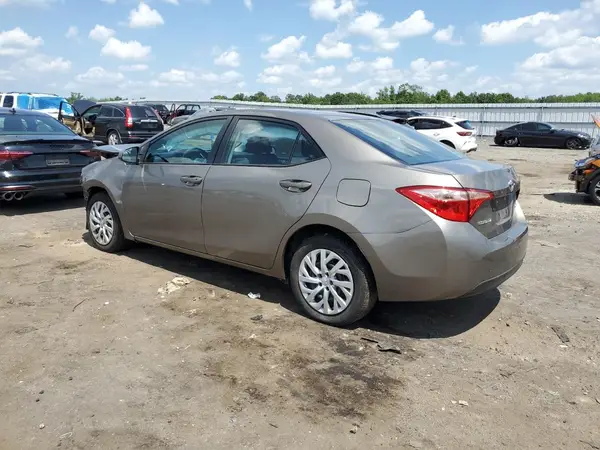 5YFBURHE3JP755930 2018 TOYOTA COROLLA - Image 2