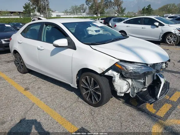 5YFBURHE3JP756088 2018 TOYOTA COROLLA - Image 1