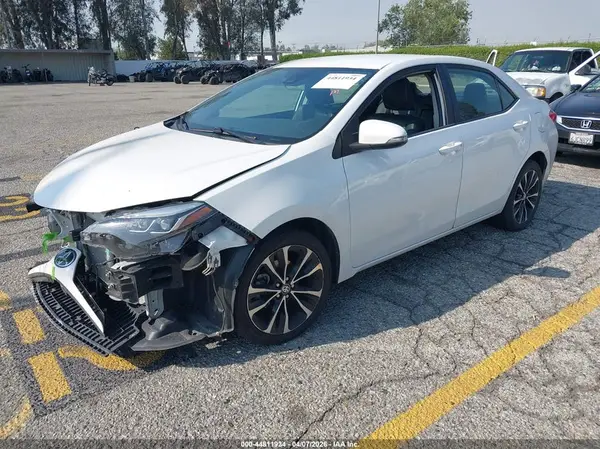 5YFBURHE3JP756088 2018 TOYOTA COROLLA - Image 2