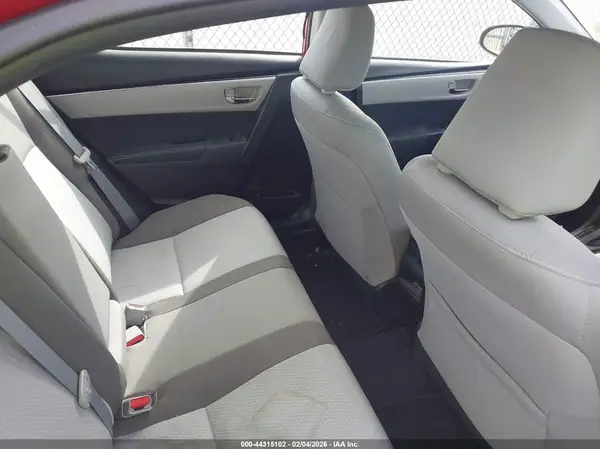 5YFBURHE3JP756110 2018 TOYOTA COROLLA - Image 8
