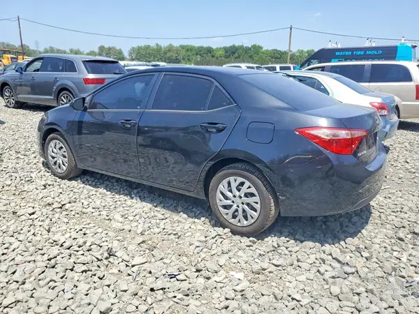 5YFBURHE3JP756267 2018 TOYOTA COROLLA - Image 2