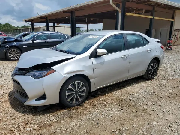 5YFBURHE3JP756608 2018 TOYOTA COROLLA - Image 1