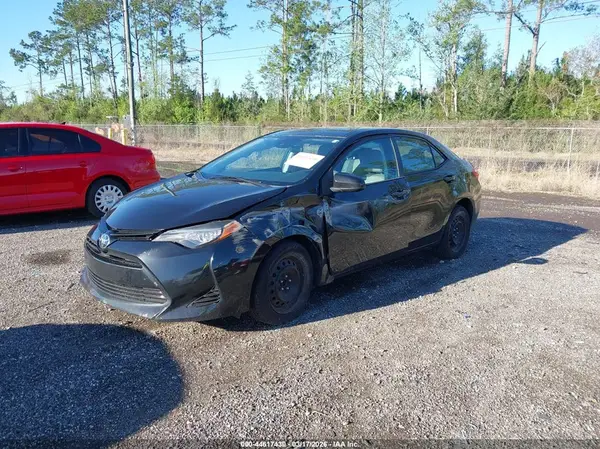 5YFBURHE3JP756768 2018 TOYOTA COROLLA - Image 2