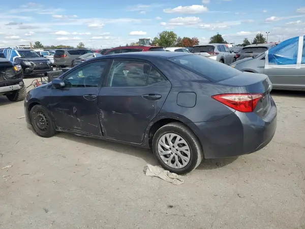 5YFBURHE3JP756804 2018 TOYOTA COROLLA - Image 2