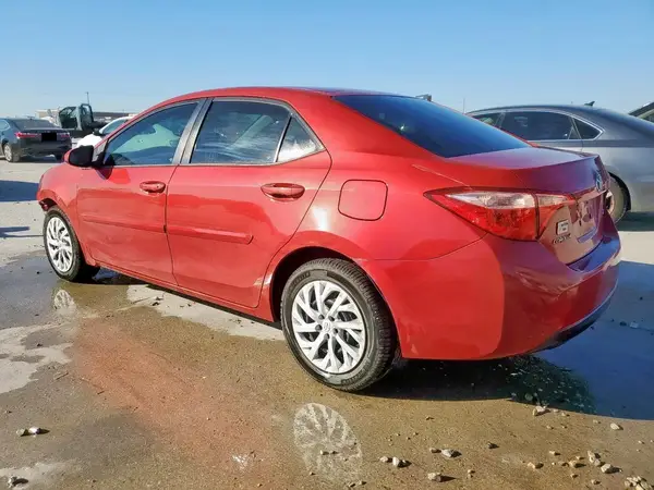 5YFBURHE3JP757208 2018 TOYOTA COROLLA - Image 2
