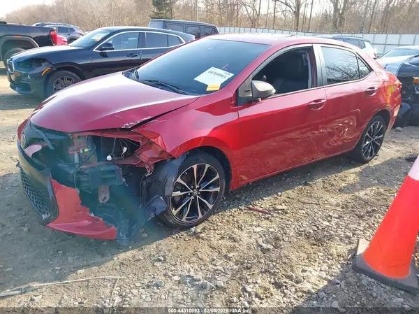 5YFBURHE3JP758164 2018 TOYOTA COROLLA - Image 2