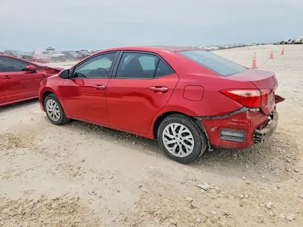 5YFBURHE3JP758469 2018 TOYOTA COROLLA - Image 2