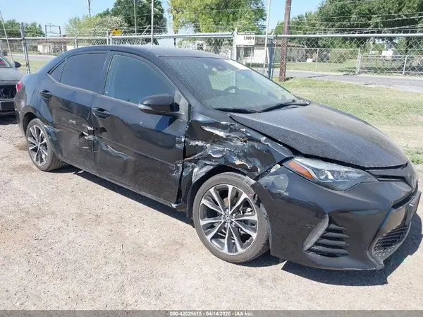 5YFBURHE3JP758939 2018 TOYOTA COROLLA - Image 1