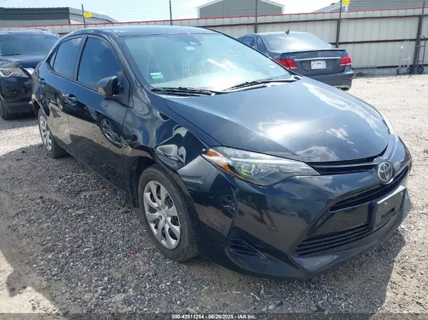 5YFBURHE3JP759296 2018 TOYOTA COROLLA - Image 1