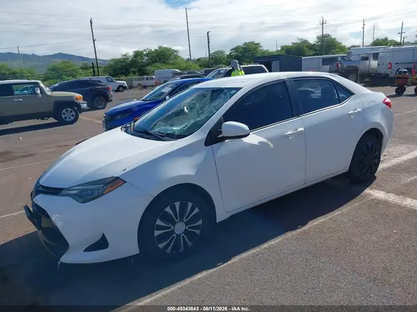 5YFBURHE3JP759718 2018 TOYOTA COROLLA - Image 2