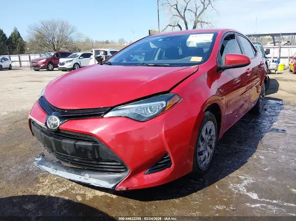 5YFBURHE3JP760173 2018 TOYOTA COROLLA - Image 2