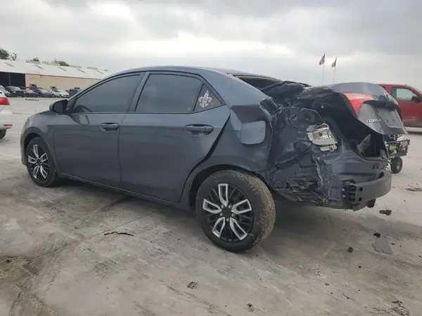 5YFBURHE3JP760867 2018 TOYOTA COROLLA - Image 2