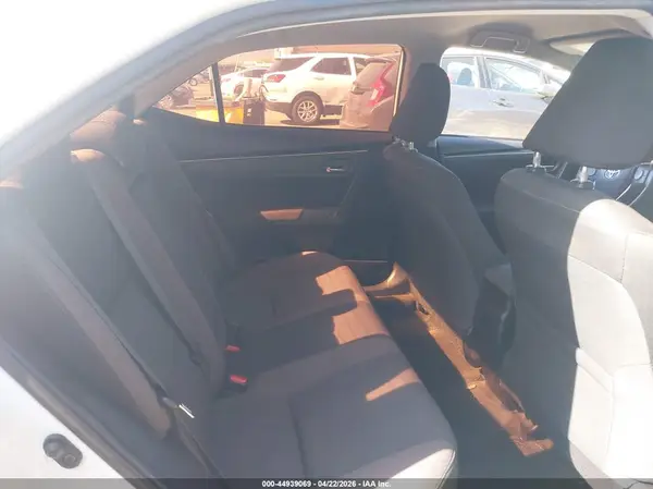 5YFBURHE3JP761176 2018 TOYOTA COROLLA - Image 8