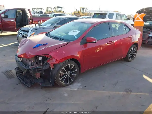 5YFBURHE3JP761582 2018 TOYOTA COROLLA - Image 2