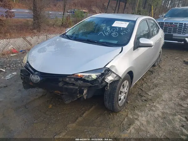 5YFBURHE3JP763087 2018 TOYOTA COROLLA - Image 2