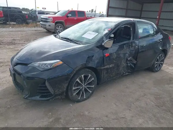 5YFBURHE3JP764238 2018 TOYOTA COROLLA - Image 2