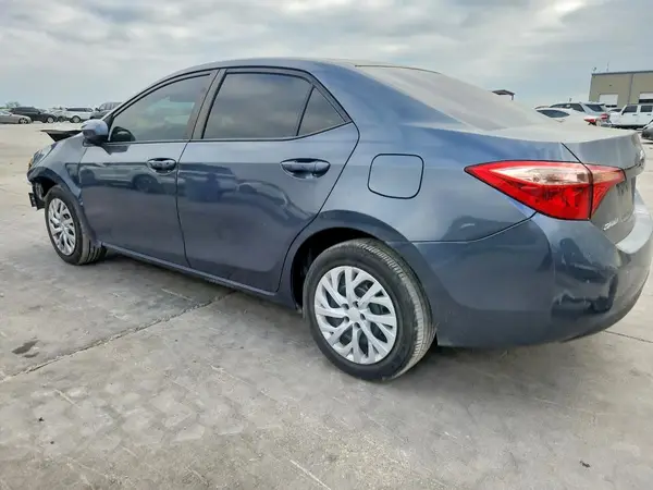 5YFBURHE3JP764837 2018 TOYOTA COROLLA - Image 2