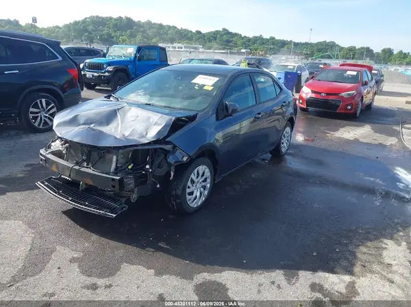 5YFBURHE3JP765163 2018 TOYOTA COROLLA - Image 2