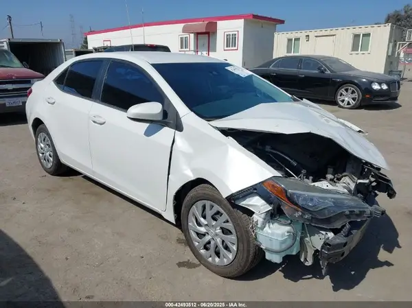 5YFBURHE3JP765230 2018 TOYOTA COROLLA - Image 1