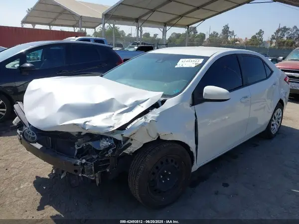 5YFBURHE3JP765230 2018 TOYOTA COROLLA - Image 2