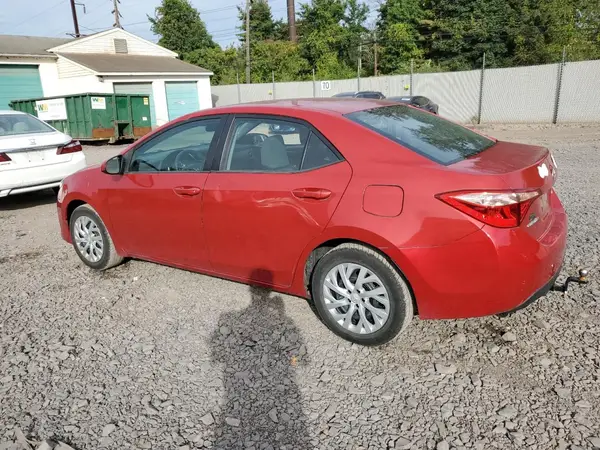 5YFBURHE3JP765566 2018 TOYOTA COROLLA - Image 2