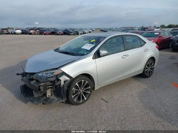 5YFBURHE3JP765633 2018 TOYOTA COROLLA - Image 2