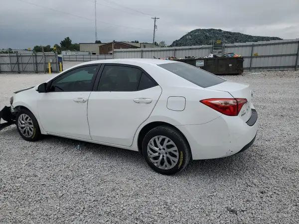 5YFBURHE3JP765812 2018 TOYOTA COROLLA - Image 2