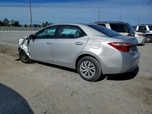 5YFBURHE3JP766152 2018 TOYOTA COROLLA - Image 2