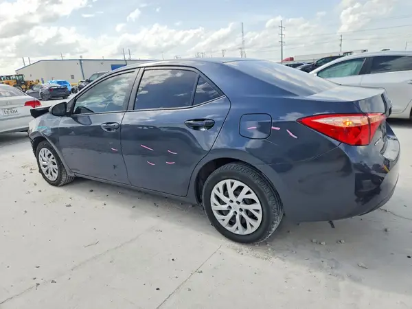 5YFBURHE3JP766555 2018 TOYOTA COROLLA - Image 2