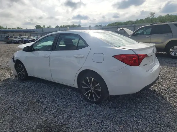 5YFBURHE3JP767821 2018 TOYOTA COROLLA - Image 2