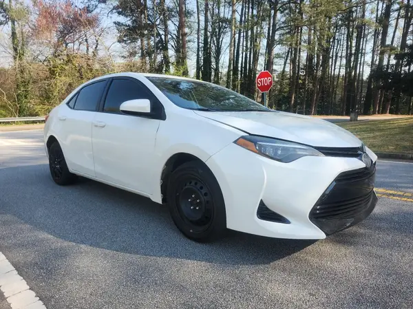 5YFBURHE3JP768306 2018 TOYOTA COROLLA - Image 1