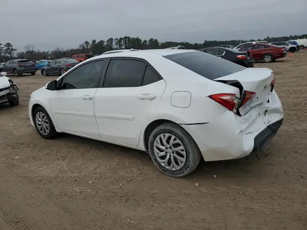 5YFBURHE3JP769584 2018 TOYOTA COROLLA - Image 2