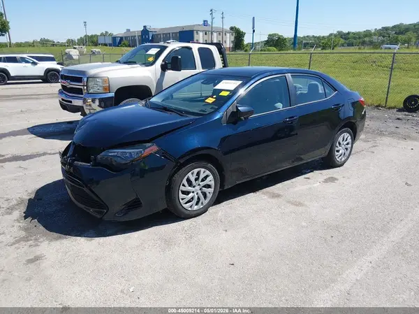 5YFBURHE3JP770654 2018 TOYOTA COROLLA - Image 2