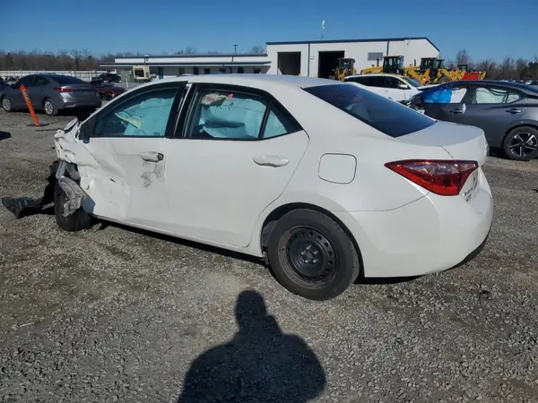 5YFBURHE3JP770699 2018 TOYOTA COROLLA - Image 2