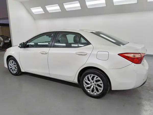 5YFBURHE3JP771349 2018 TOYOTA COROLLA - Image 2