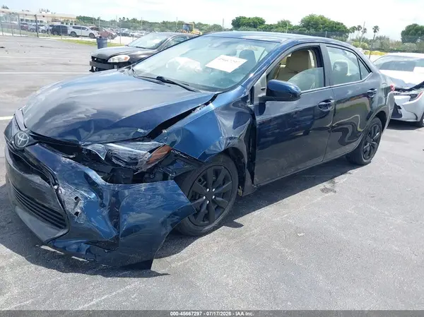 5YFBURHE3JP771741 2018 TOYOTA COROLLA - Image 2
