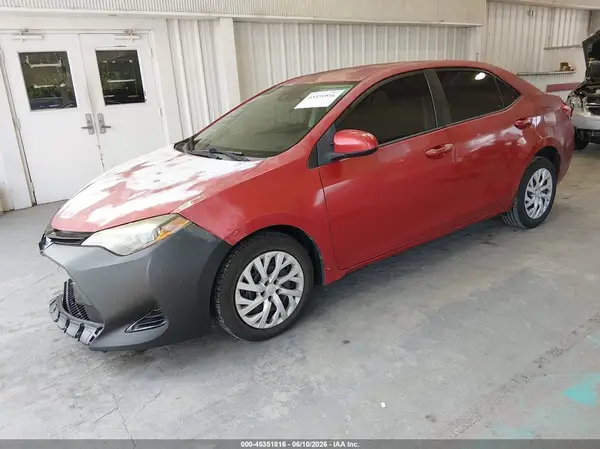 5YFBURHE3JP772193 2018 TOYOTA COROLLA - Image 2