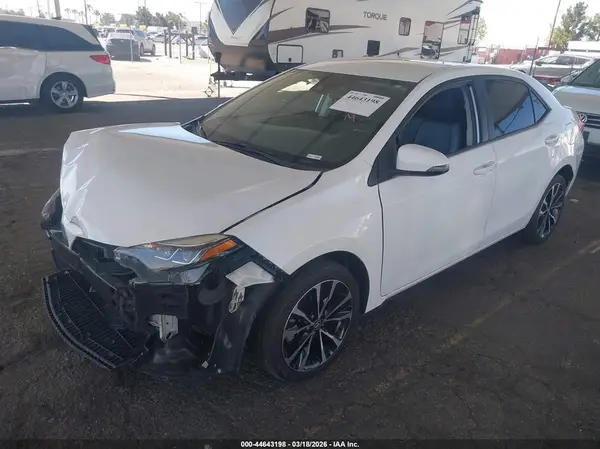 5YFBURHE3JP774025 2018 TOYOTA COROLLA - Image 2