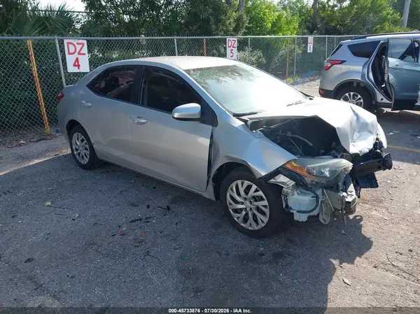 5YFBURHE3JP775515 2018 TOYOTA COROLLA - Image 1