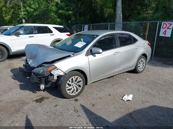 5YFBURHE3JP775515 2018 TOYOTA COROLLA - Image 2