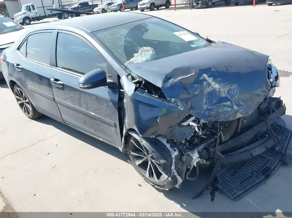 5YFBURHE3JP776955 2018 TOYOTA COROLLA - Image 1