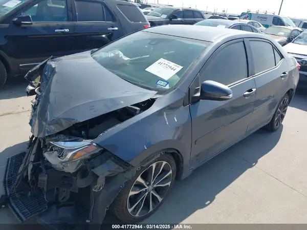 5YFBURHE3JP776955 2018 TOYOTA COROLLA - Image 2