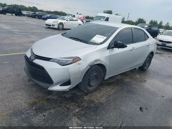 5YFBURHE3JP777863 2018 TOYOTA COROLLA - Image 2