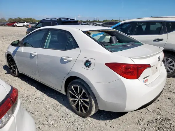 5YFBURHE3JP777975 2018 TOYOTA COROLLA - Image 2