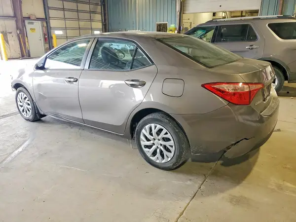 5YFBURHE3JP778480 2018 TOYOTA COROLLA - Image 2