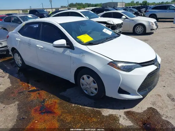 5YFBURHE3JP778768 2018 TOYOTA COROLLA - Image 1