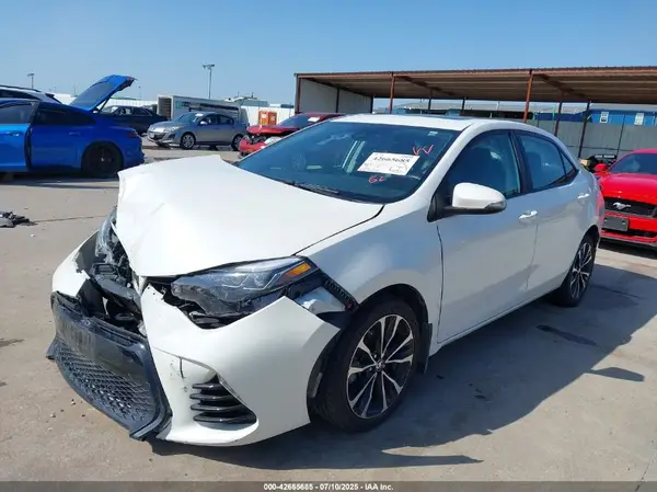 5YFBURHE3JP780228 2018 TOYOTA COROLLA - Image 2