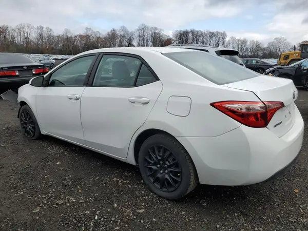 5YFBURHE3JP780794 2018 TOYOTA COROLLA - Image 2
