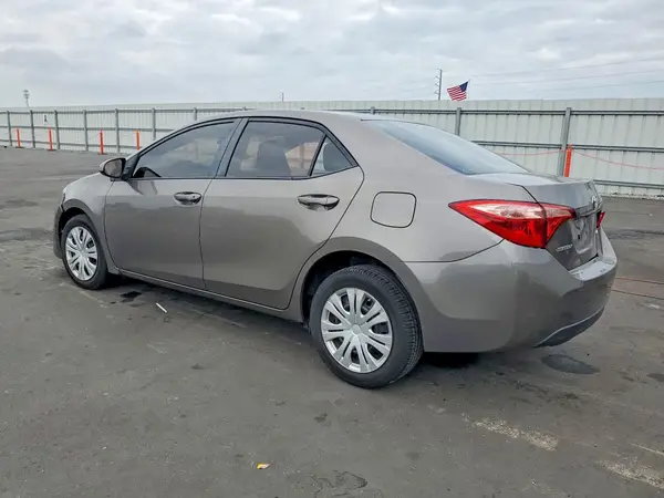 5YFBURHE3JP780908 2018 TOYOTA COROLLA - Image 2