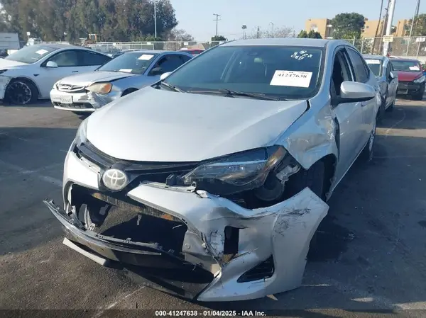 5YFBURHE3JP781685 2018 TOYOTA COROLLA - Image 2